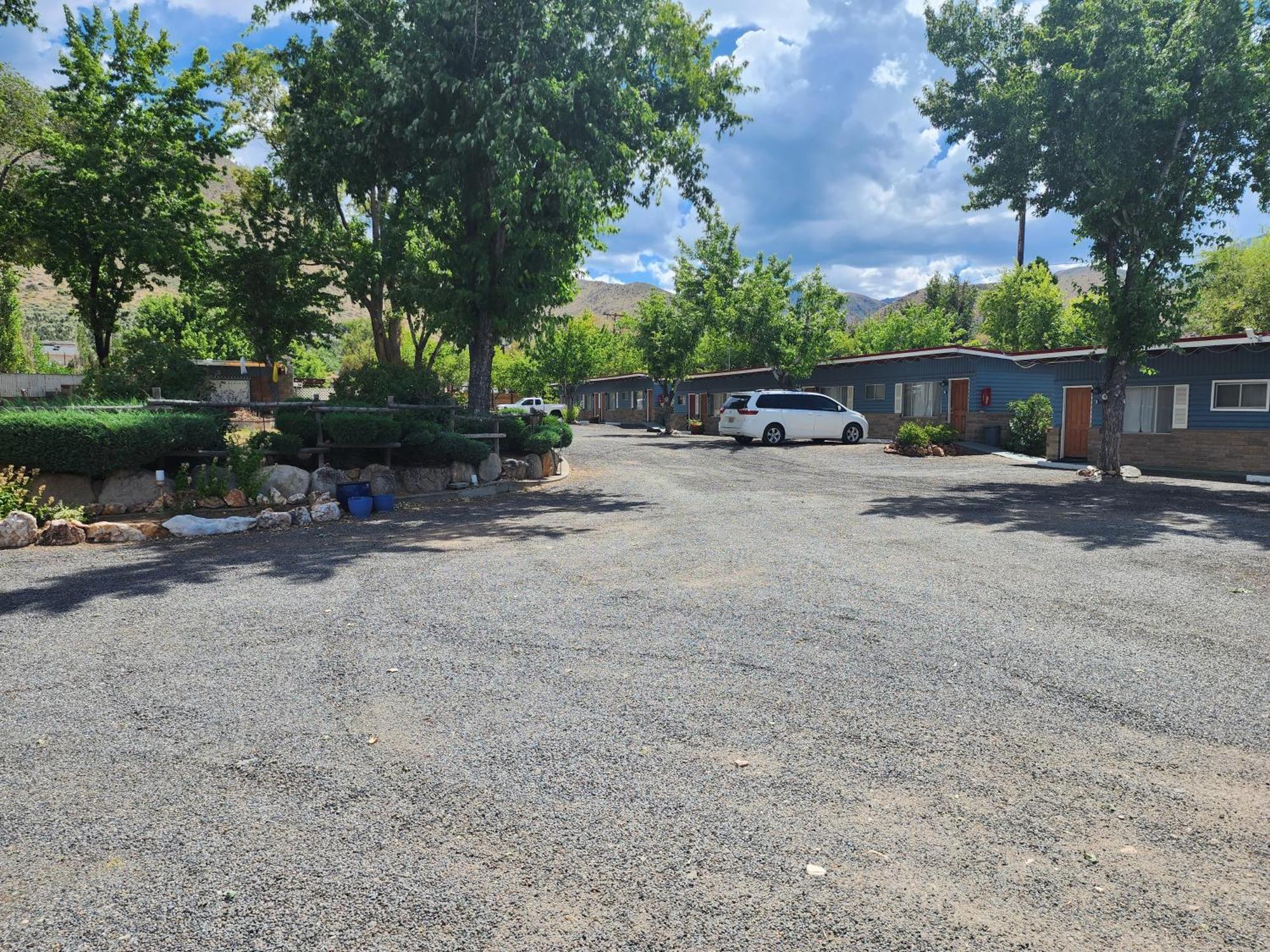 Toiyabe Motel Walker Exterior foto